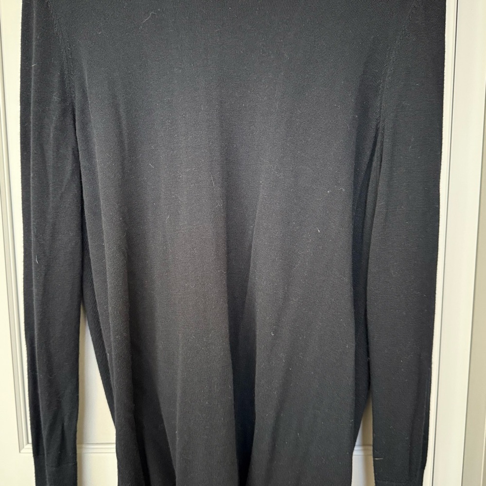 LuluLemon Open back black sweater